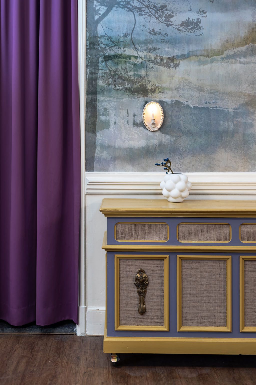 Dining room with William Morris wallpaper